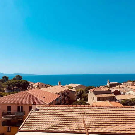 Rooftopterrace In Village Center Apartment *